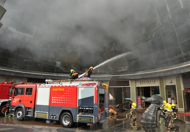 Incêndio em hotel mata dez pessoas na China