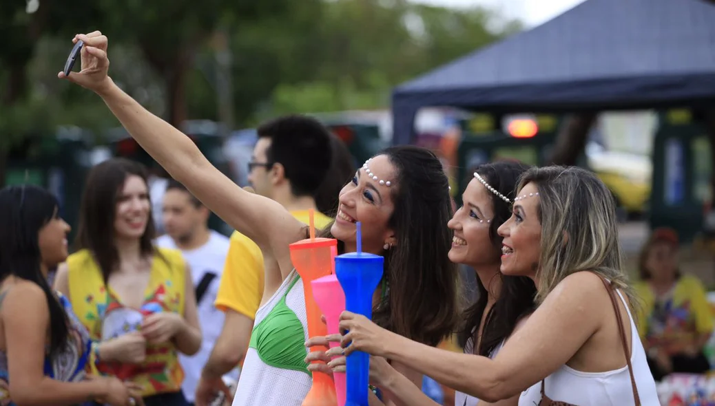 Juventude faz a festa no bloco Pinto da Morada em Teresina