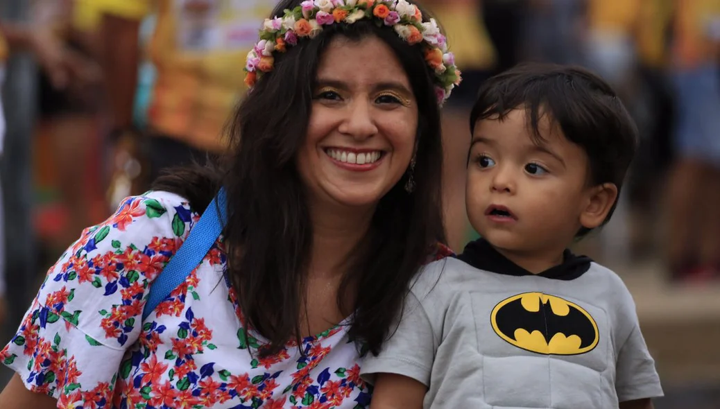 Mãe e filho aproveitam o bloco Pinto da Morada em Teresina