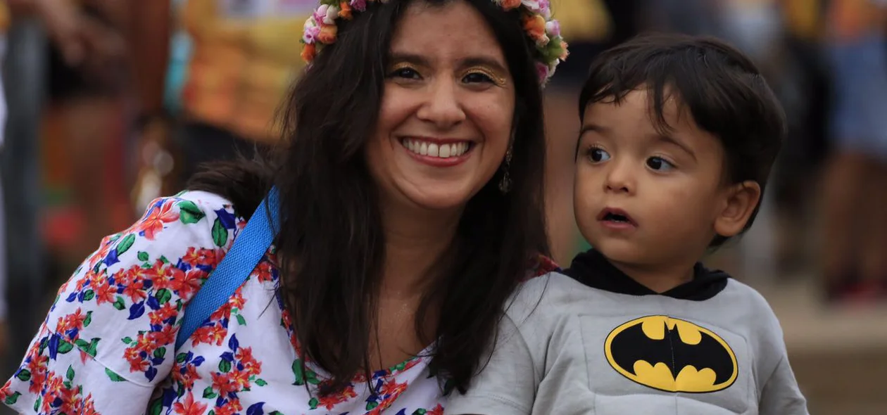 Mãe e filho aproveitam o bloco Pinto da Morada em Teresina