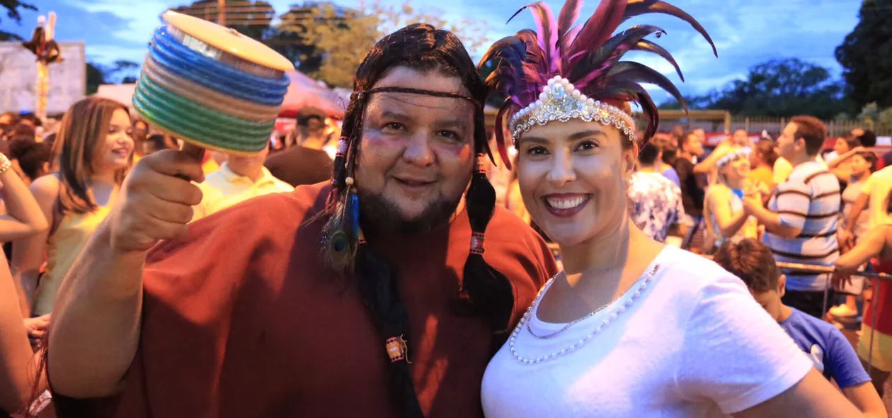 Público do Capote da Madrugada usa a criatividade nas fantasias de Carnaval