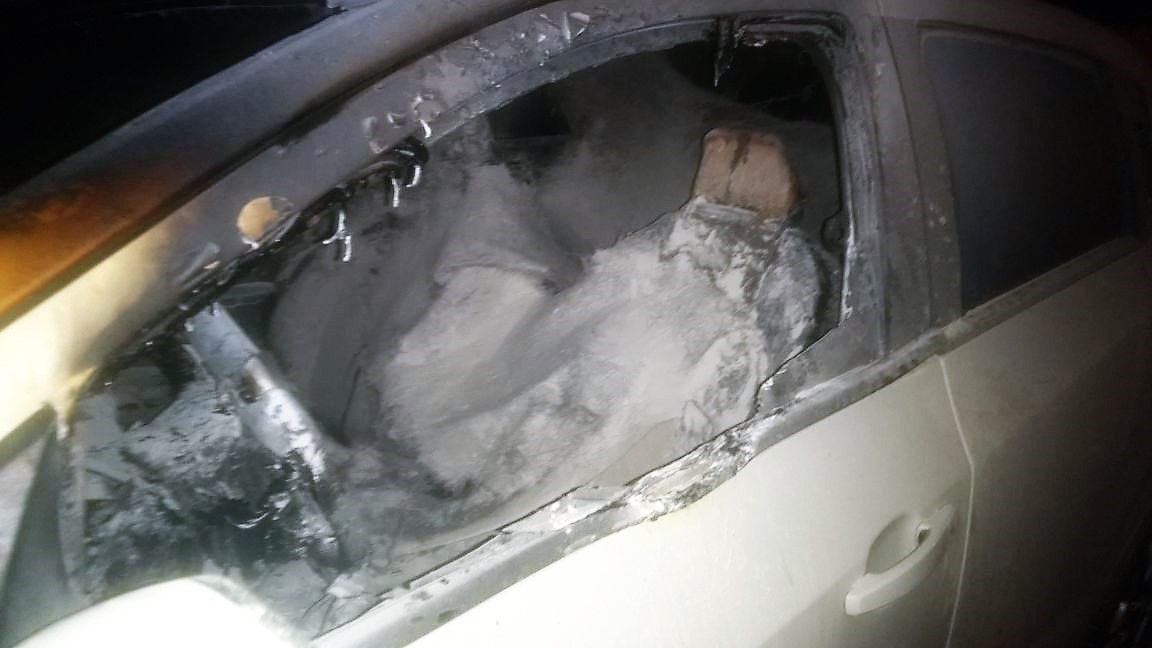 Carro carbonizado