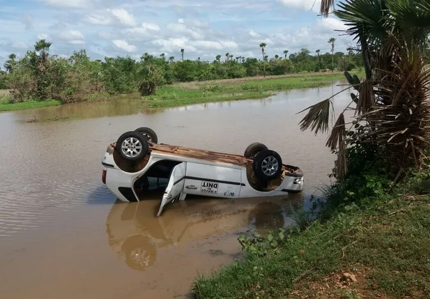 Carro pertencia a uma empresa que presta serviços ao DNIT