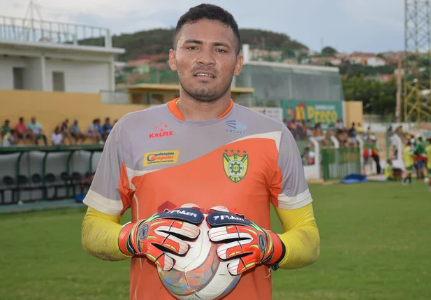 Goleiro David Amorim faz sua estreia hoje pelo Picos