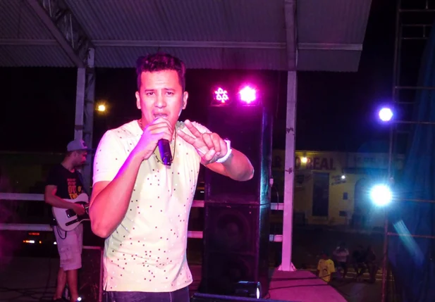 Desejo Musical Elétrico comanda 2ª noite do Carnacocal