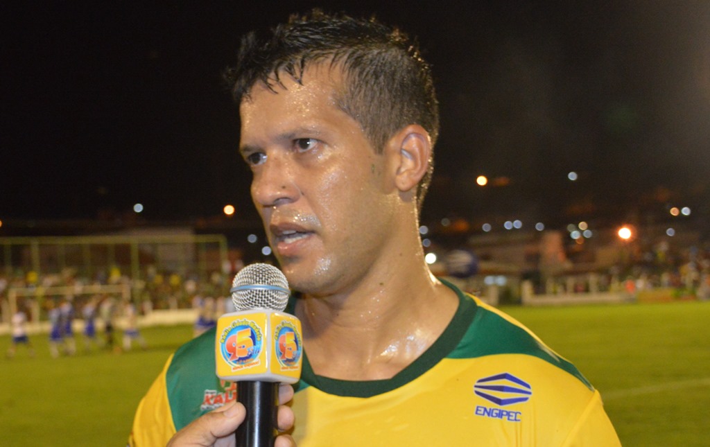 Raphael Freitas foi expulso no segundo tempo