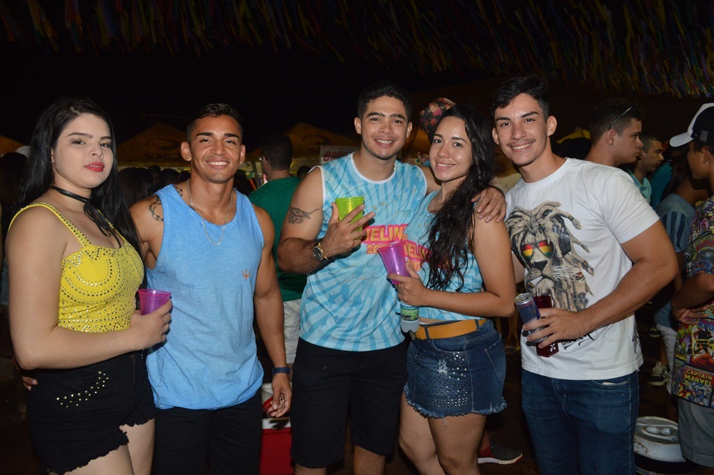Jovens marcam presença no carnaval de Picos