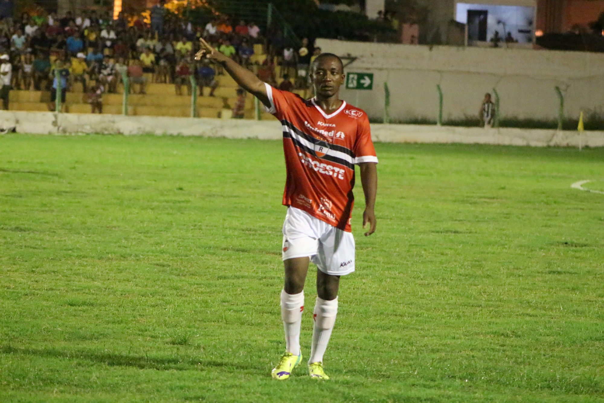 Volante Amarildo em jogo pelo River em 2016