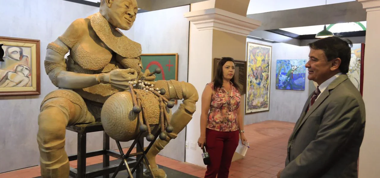 Wellington confere obra no Museu do Piauí