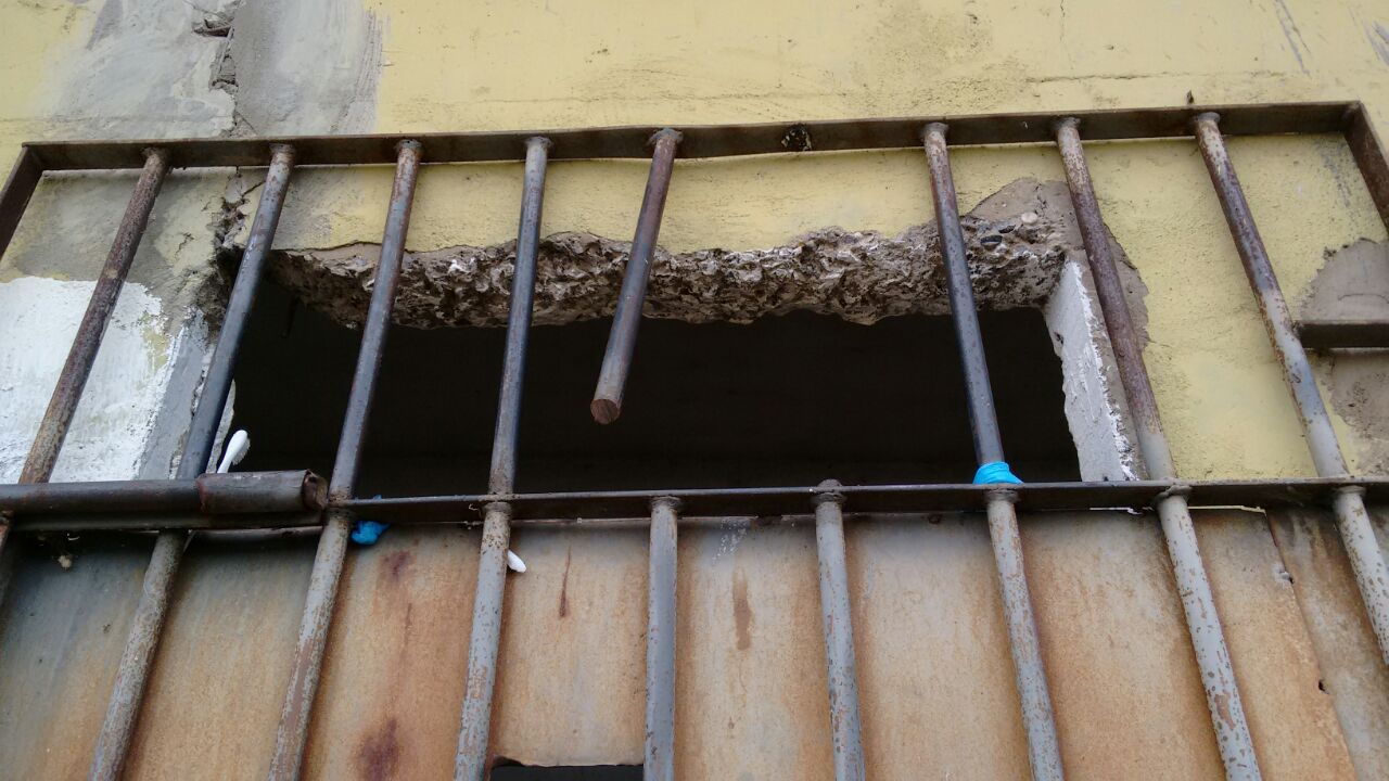 Os presos serraram as grades da unidade prisional para conseguirem fugir no Piauí
