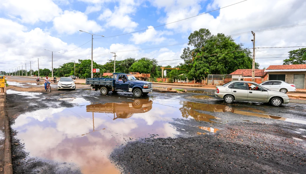 Buracos na pista da Santa Maria 