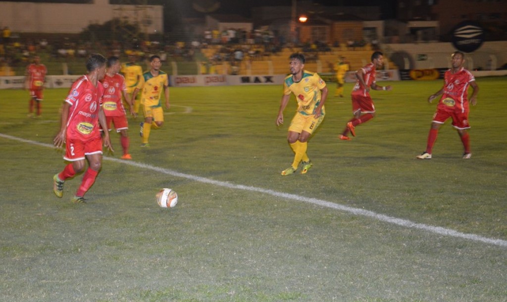 4 de Julho jogou melhor e venceu por 3 a 1.
