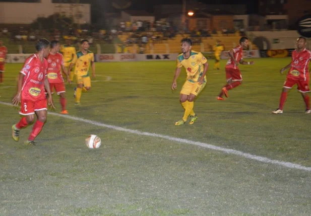 4 de Julho jogou melhor e venceu por 3 a 1.