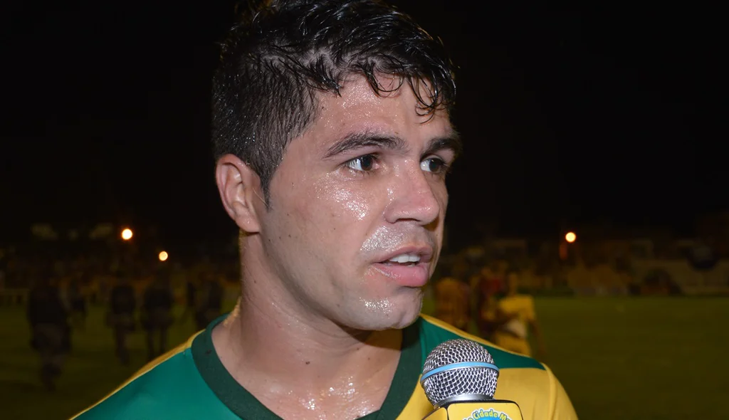 Candinho o autor do único gol de Picos