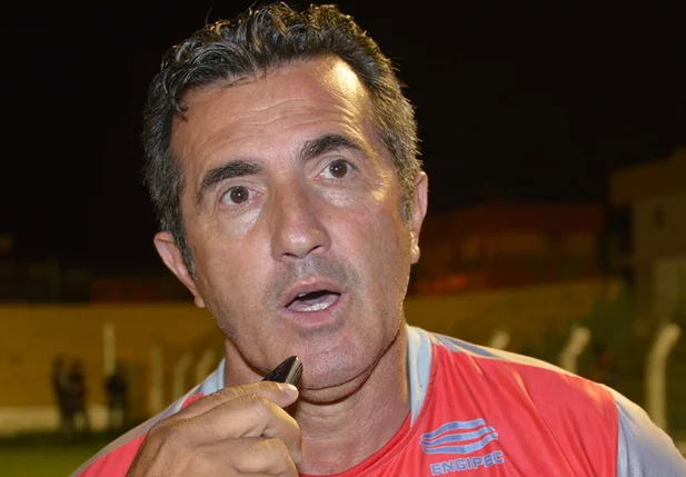 Treinador Paulo Moroni diz que Picos precisa de reforços.