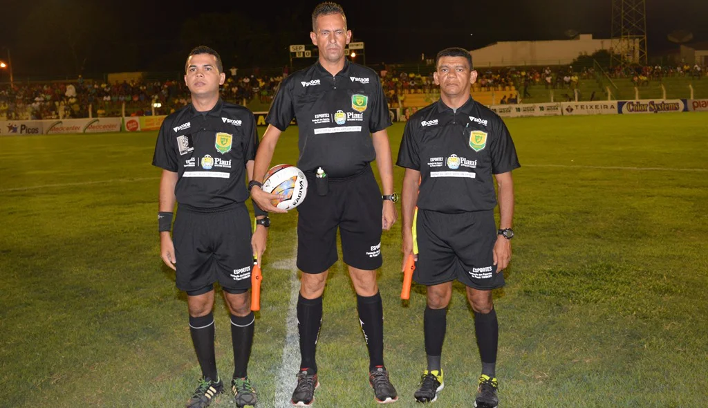 Trio de arbitragem.