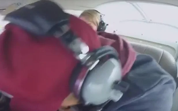 Americano votima após pedido de casamento em avião