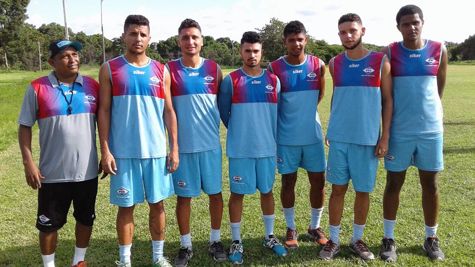 Novos atletas já treinaram com bola