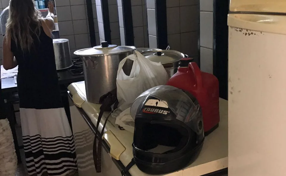 Cozinha funciona dentro do banheiro