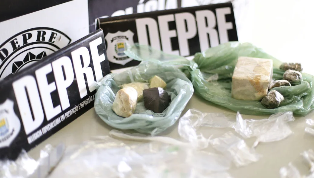 Droga encontrada na residência de Carlos Henrique