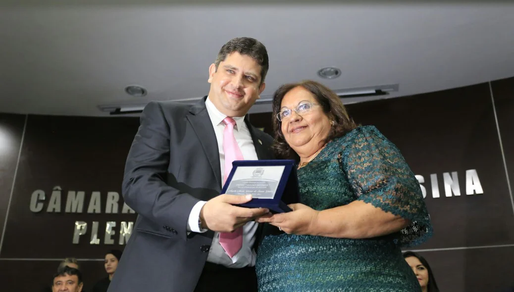 Entrega do prêmio Mulher Destaque na Câmara Municipal