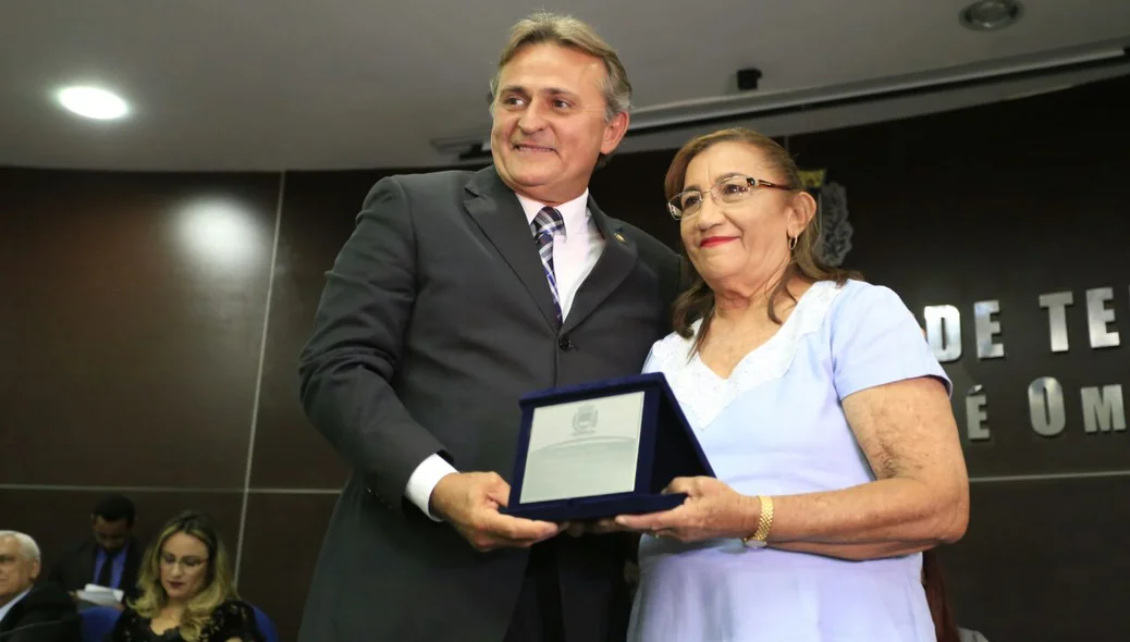 Luiz Lobão entrega premiação