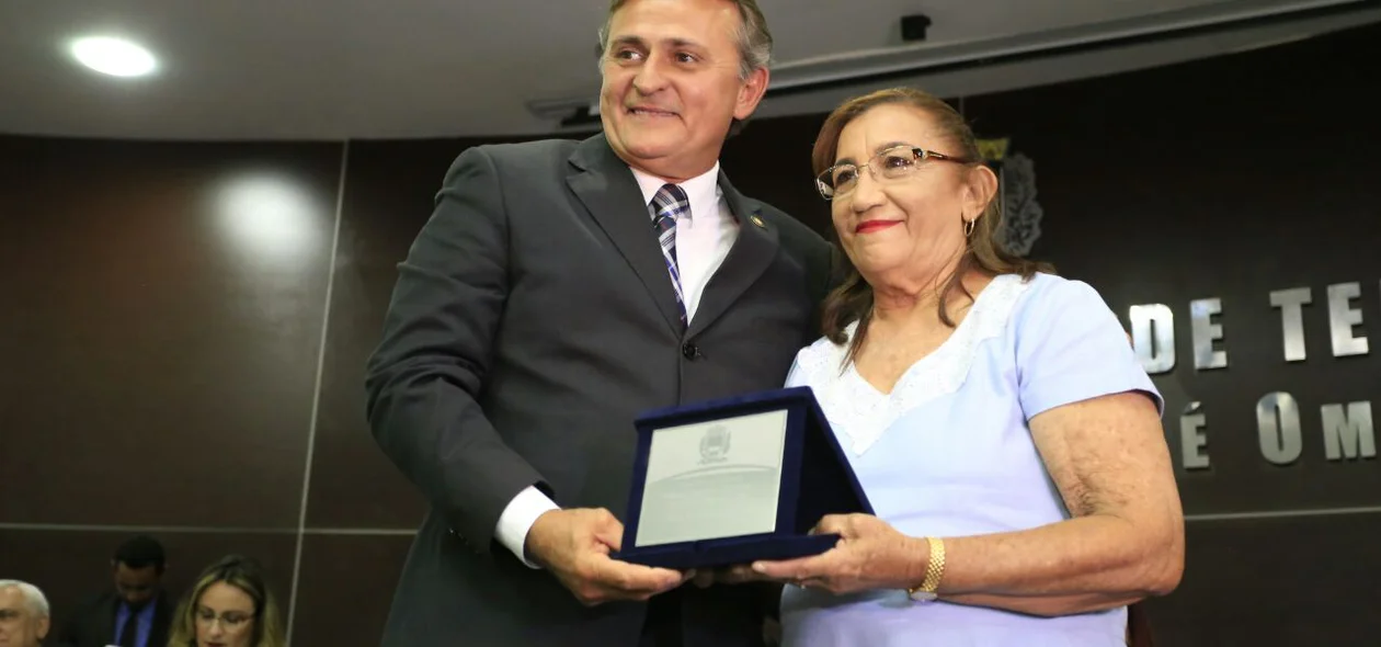 Luiz Lobão entrega premiação
