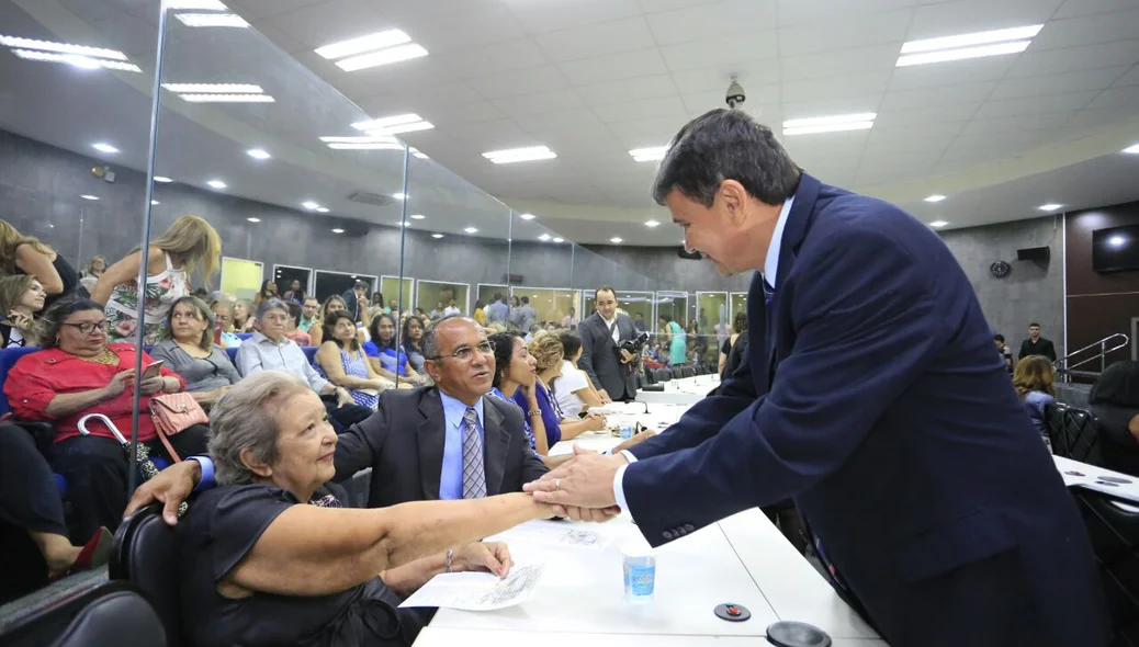 Sessão solene em alusão ao Dia da Mulher na Câmara