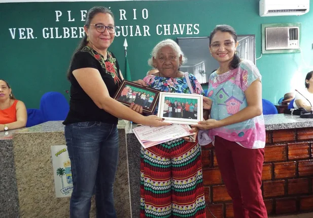 Vilma Amorim presta homenagem às mulheres de Esperantina