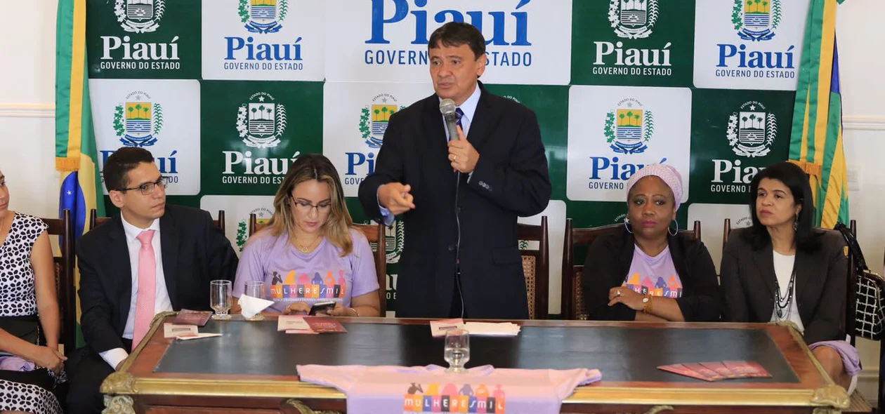 Wellington durante discurso em solenidade