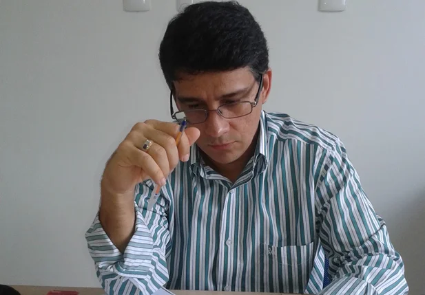 Autor do livro, Ajuste de Contas