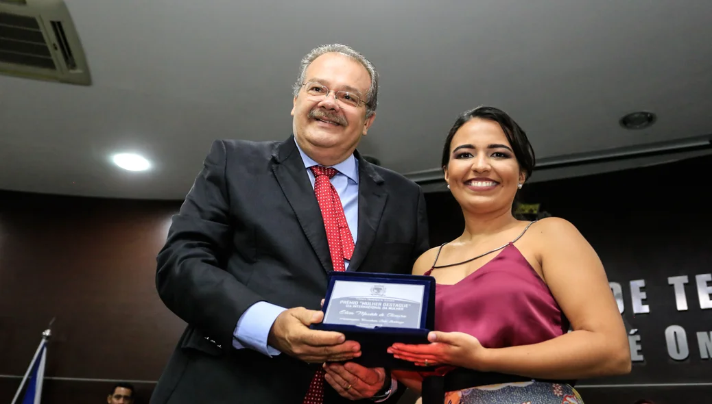 Entrega do prêmio Mulher Destaque na Câmera Municipal de Teresina 