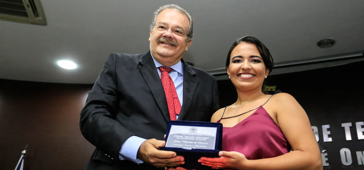 Entrega do prêmio Mulher Destaque na Câmera Municipal de Teresina 
