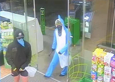Homem se fantasia de tubarão e assalta posto na Nova Zelândia
