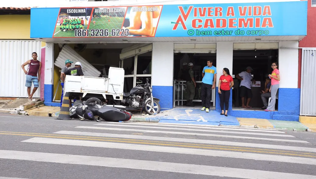 Triciclo invade academia na zona sudeste de Teresina