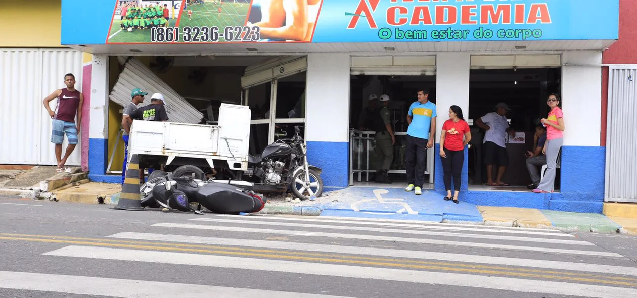 Triciclo invade academia na zona sudeste de Teresina