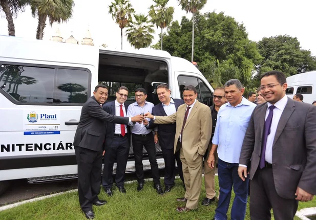 Sistema prisional do Piauí recebe oito novas viaturas