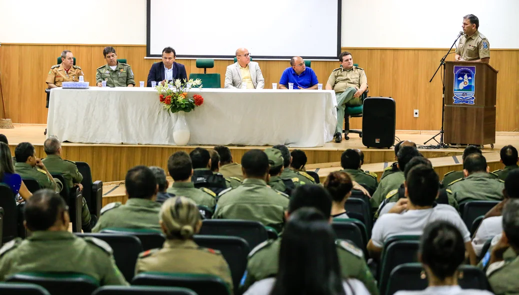 Coronel Carlos Augusto durante pronunciamento