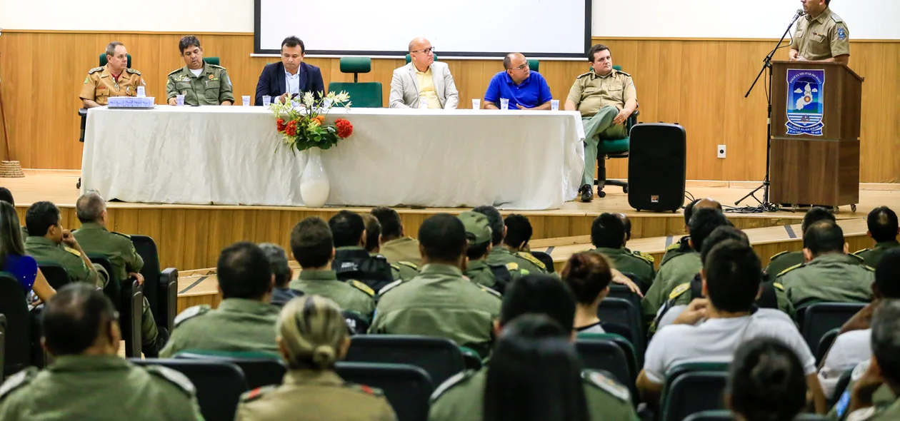 Coronel Carlos Augusto durante pronunciamento