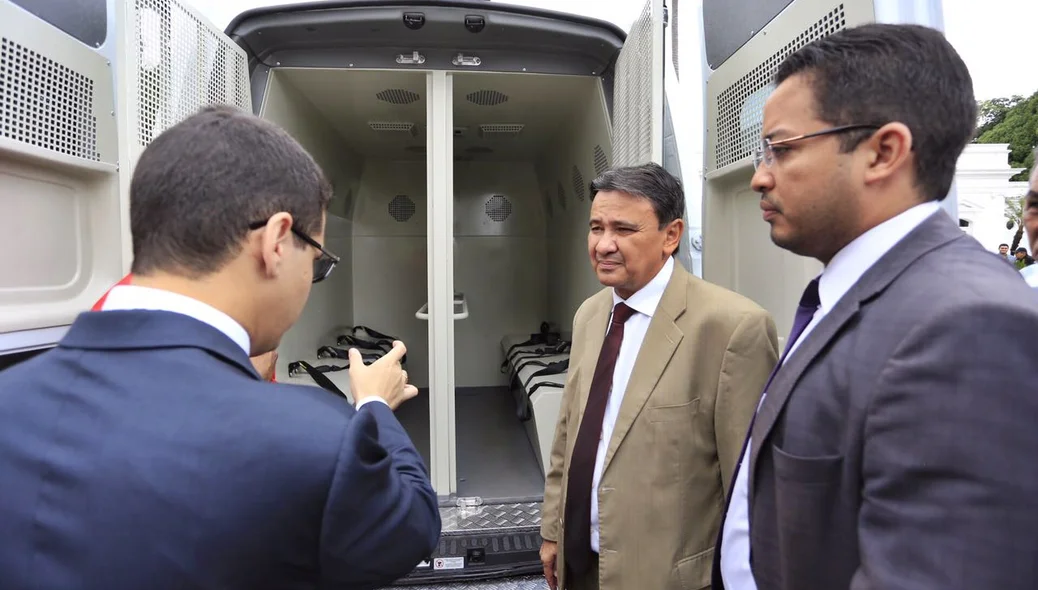 Entrega de viaturas para o sistema prisional do Piauí