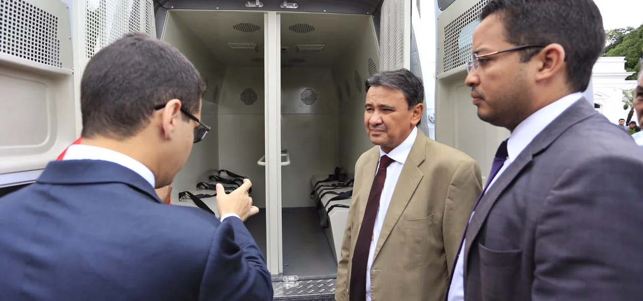 Entrega de viaturas para o sistema prisional do Piauí