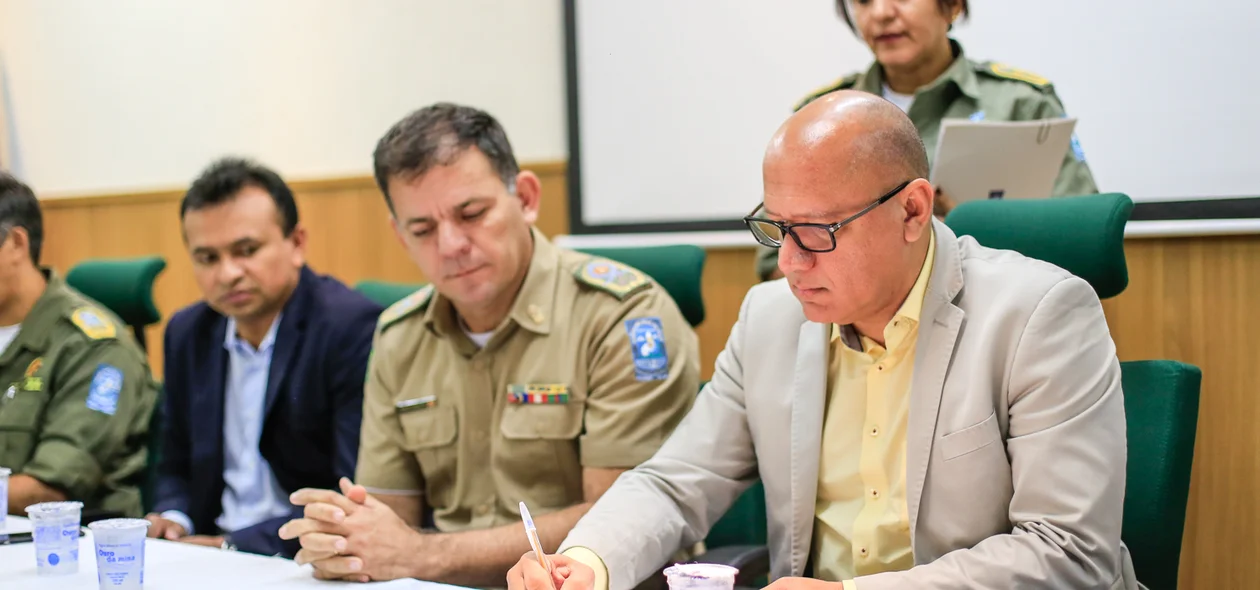 Franzé assina lançamento do edital da PM do Piauí