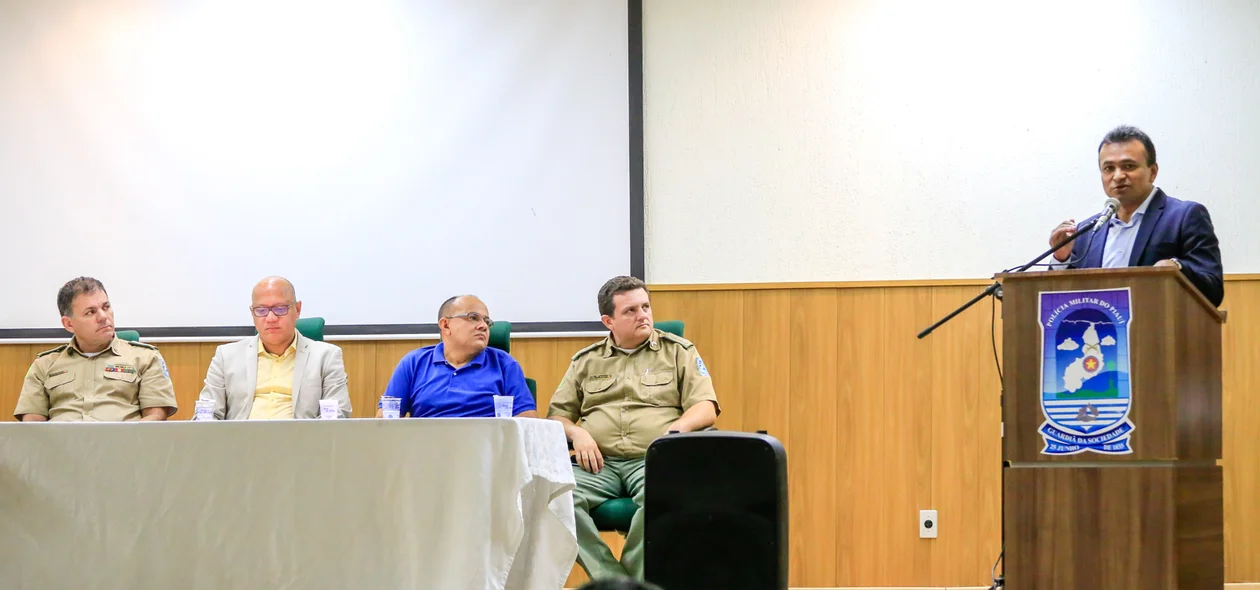 Fábio Abreu durante pronunciamento