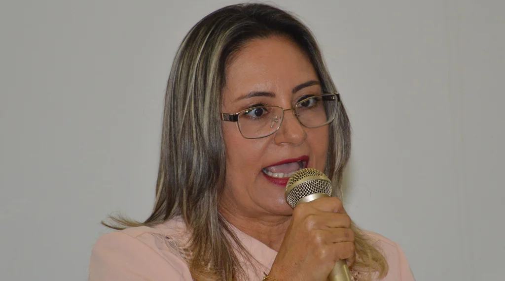 Sessão solene foi presidida pela vereadora Valdívia Santos