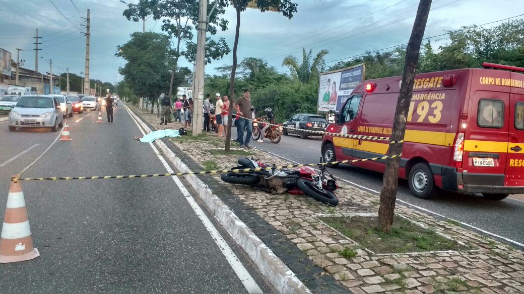 Acidente envolvendo um motociclista de uma moto 160