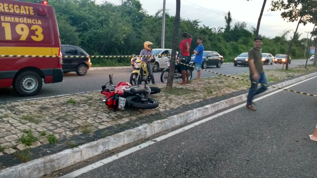 Acidente envolvendo um motociclista de uma moto 160