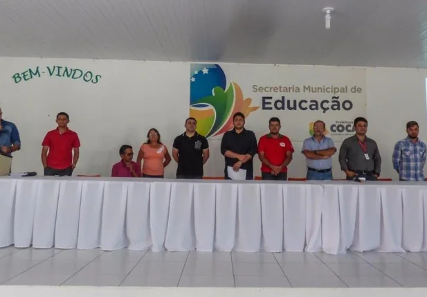 Prefeitura reúne comunidade para debater plano de saneamento básico