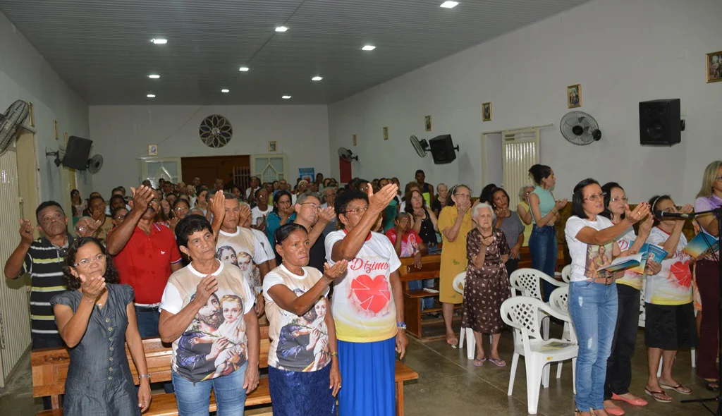 Devotos participam da celebração