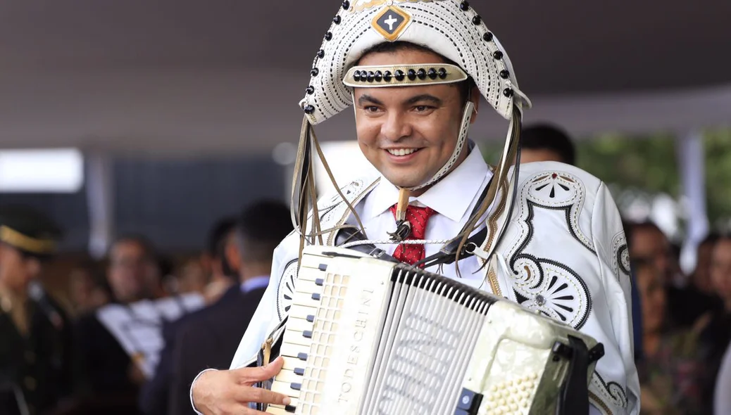 Cantor Chambinho do Acordeon