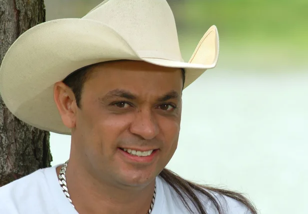 Cantor Frank Aguiar 